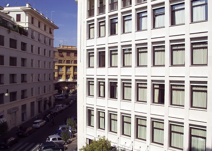 Otel Mercure Piazza Bologna 3*